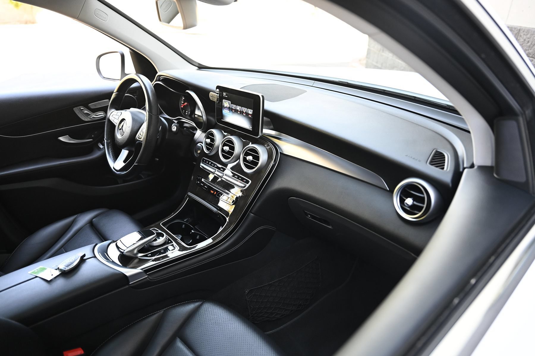 Used 2017 Mercedes-Benz GLC 300 4MATIC image 23