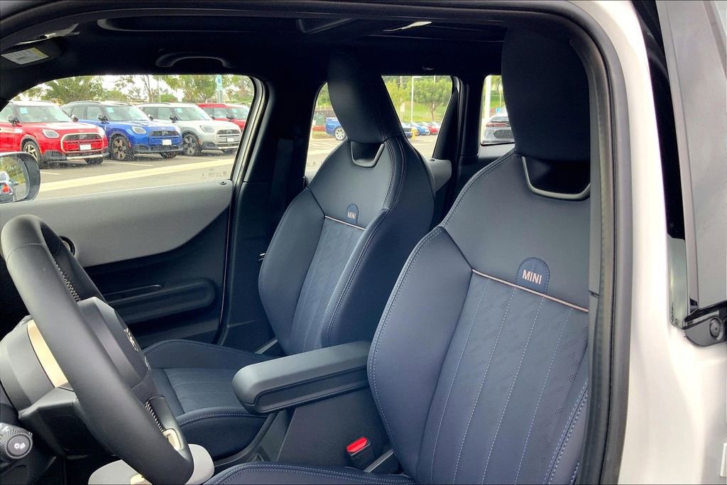 New 2026 MINI Cooper 4-Door Hardtop image 9