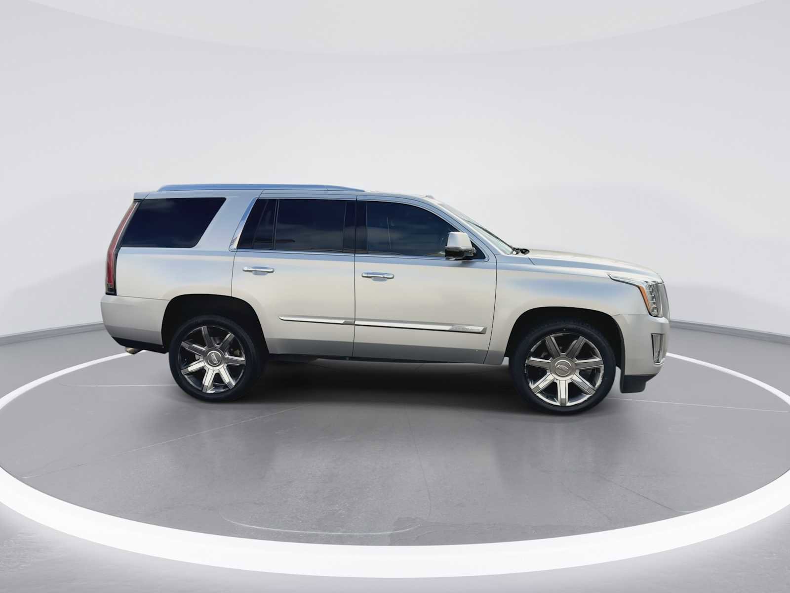 Used 2016 Cadillac Escalade Luxury AWD/4WD image 9