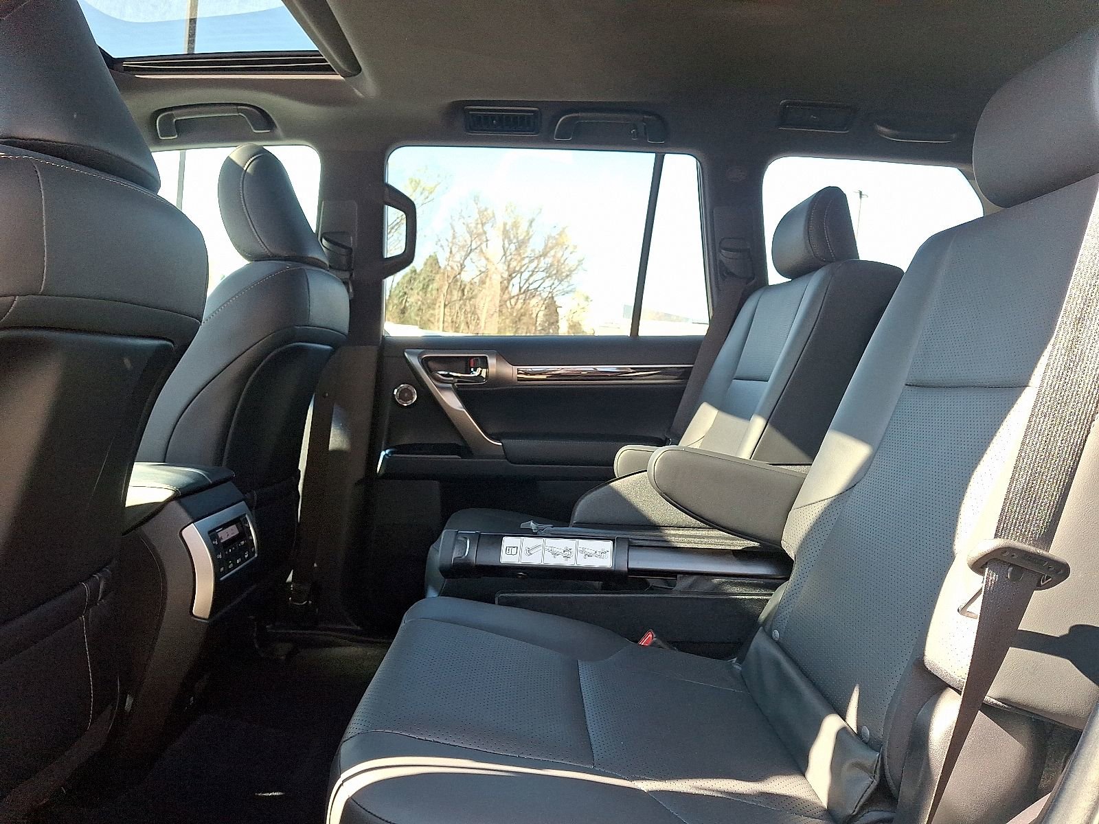 Used 2022 Lexus GX 460 Luxury w/ Sport Design Package image 10