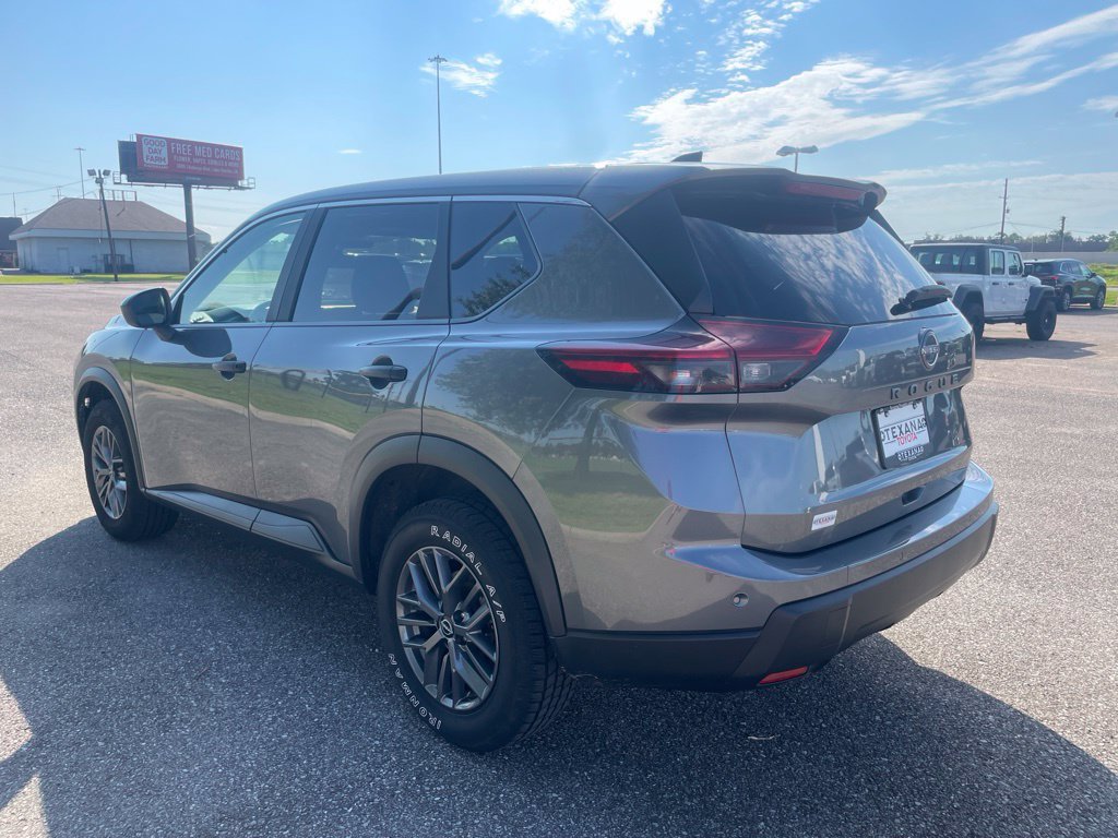 Used 2024 Nissan Rogue S FWD image 5