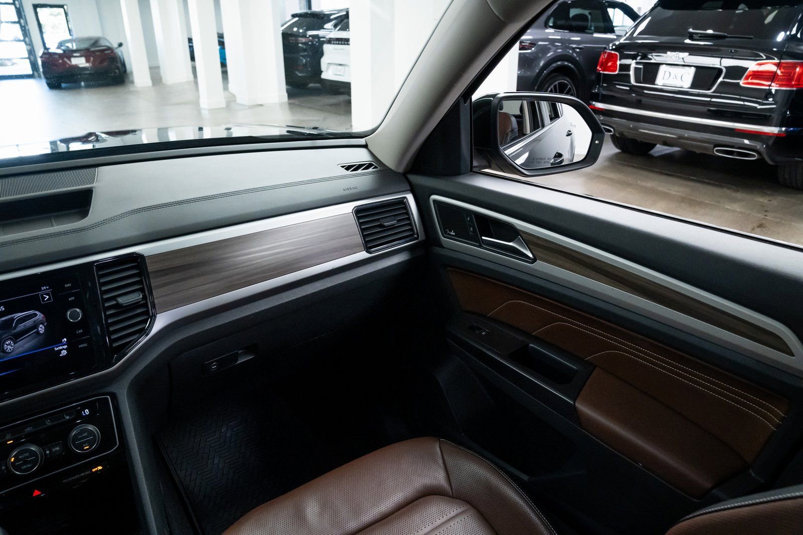 Used 2021 Volkswagen Atlas SEL Premium w/ Atlas Adventure Package image 11