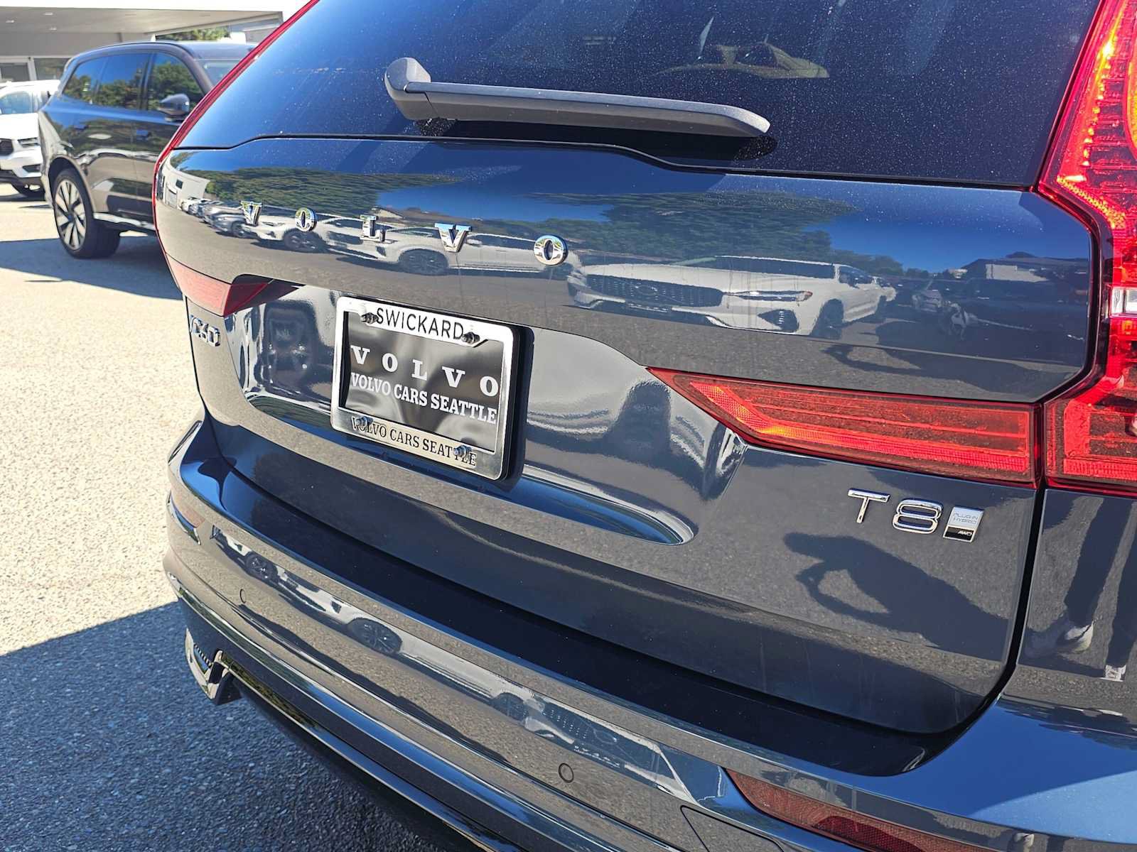 Used 2025 Volvo XC60 T8 Ultra w/ Climate Package AWD/4WD image 16