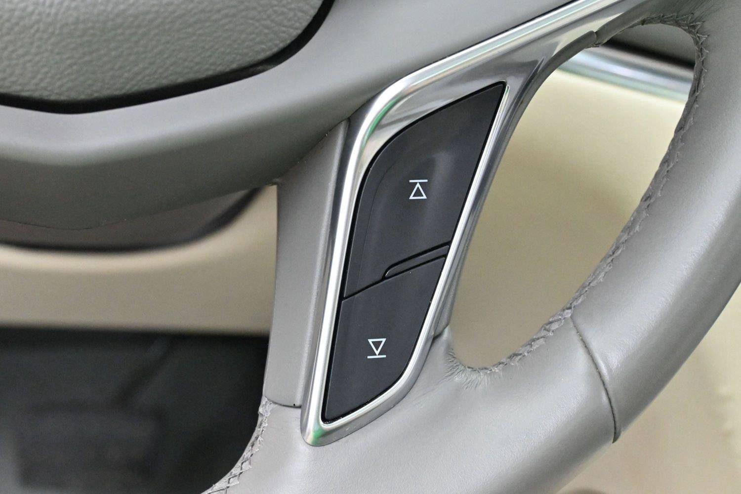 Used 2017 Cadillac XT5 Luxury w/ Driver Awareness Package FWD image 22