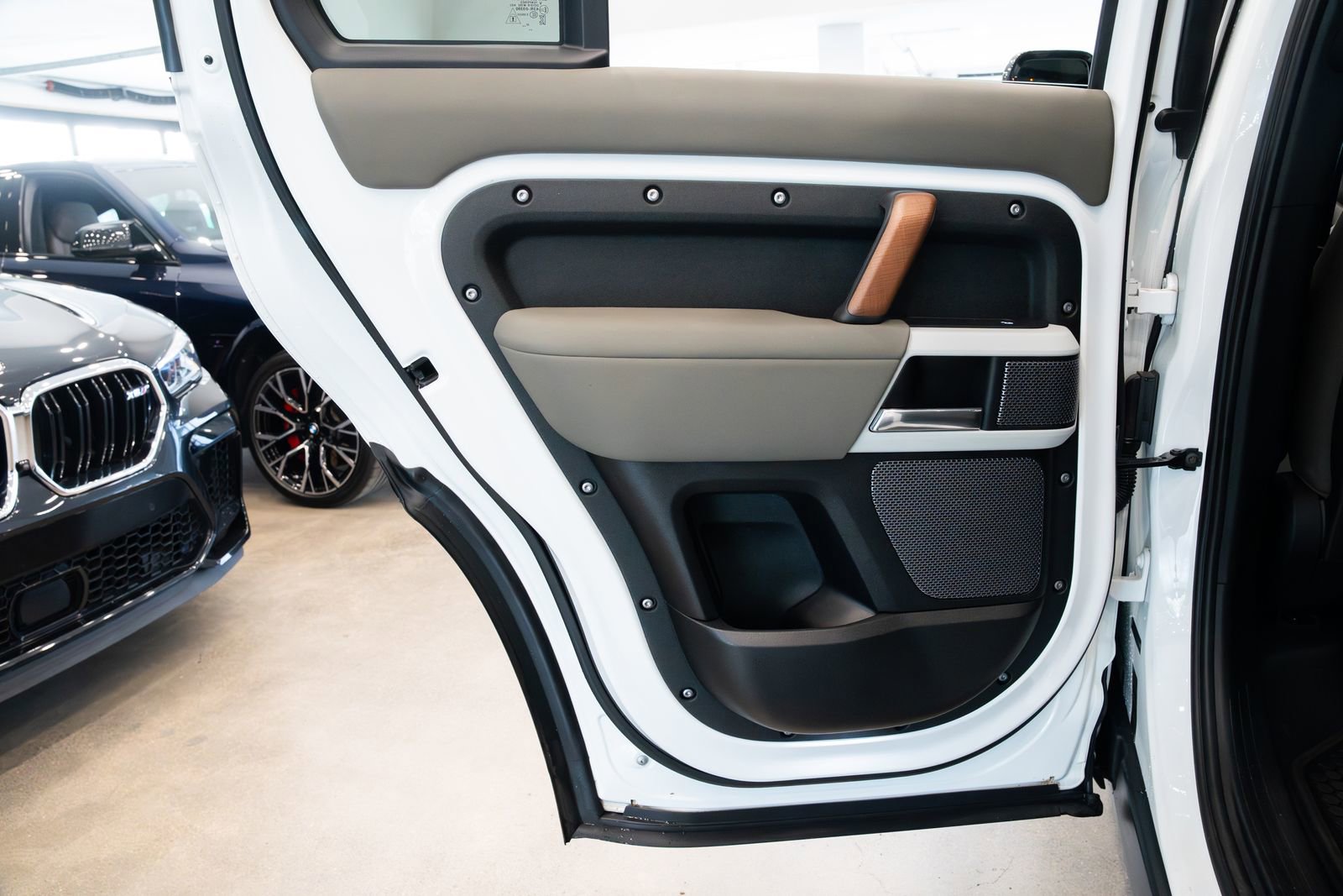 Used 2021 Land Rover Defender 110 SE image 20