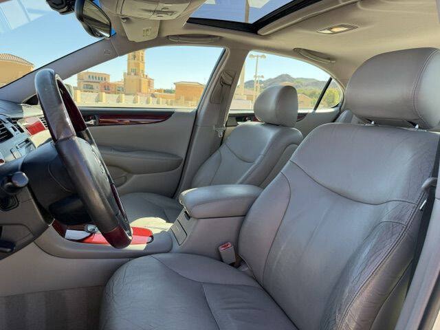 Used 2002 Lexus ES 330 w/ Premium Pkg FWD image 11