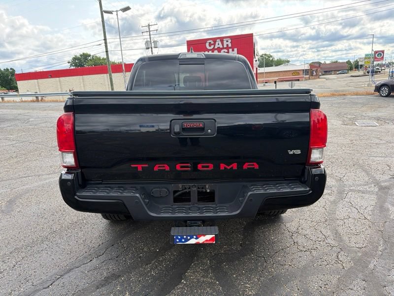 Used 2017 Toyota Tacoma TRD Sport AWD/4WD image 6