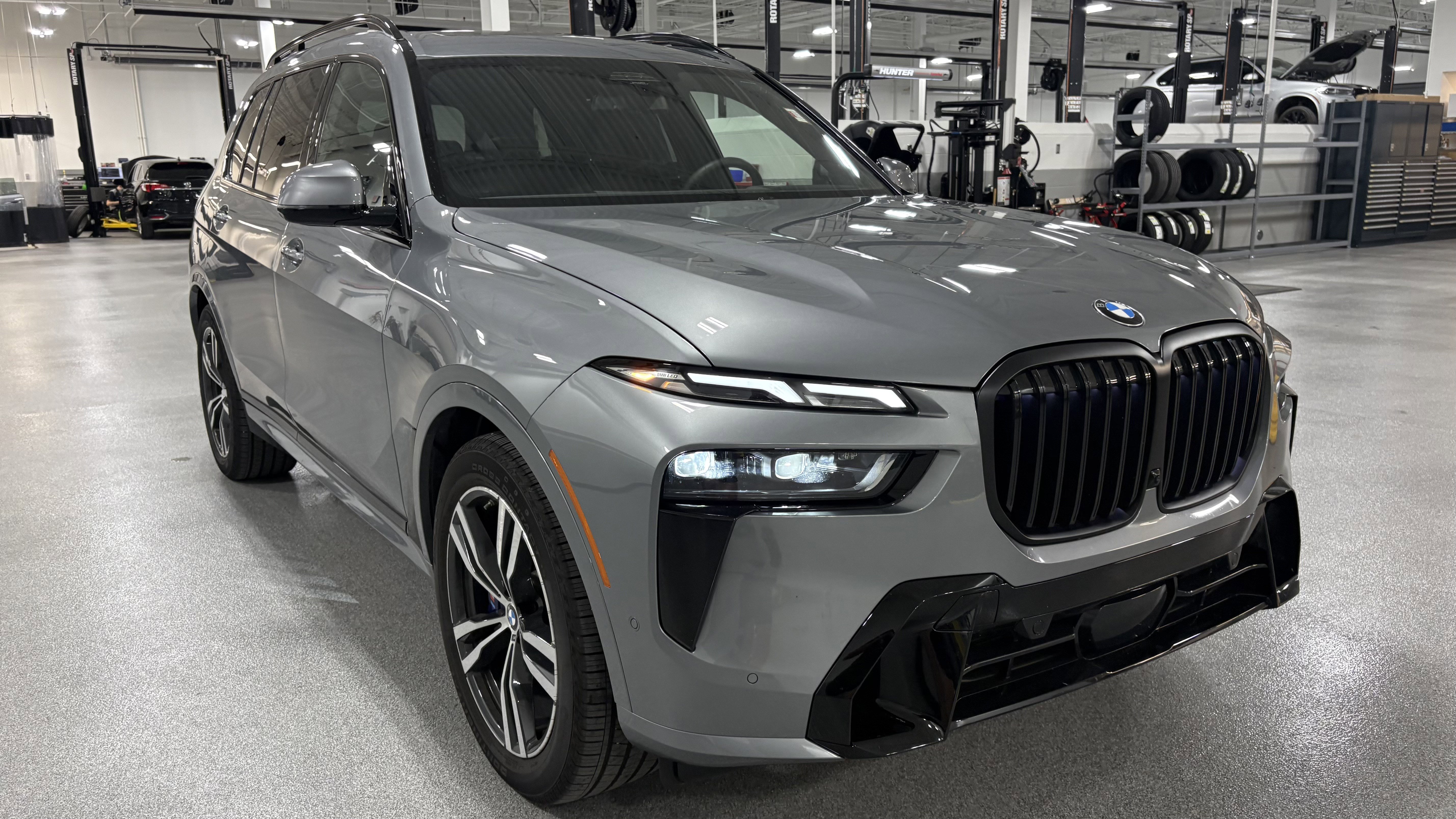 Used 2026 BMW X7 xDrive40i w/ M Sport Package AWD/4WD image 2