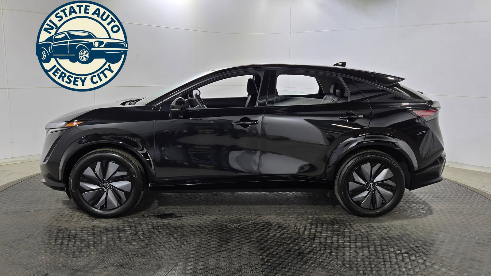 Used 2023 Nissan Ariya AWD image 4