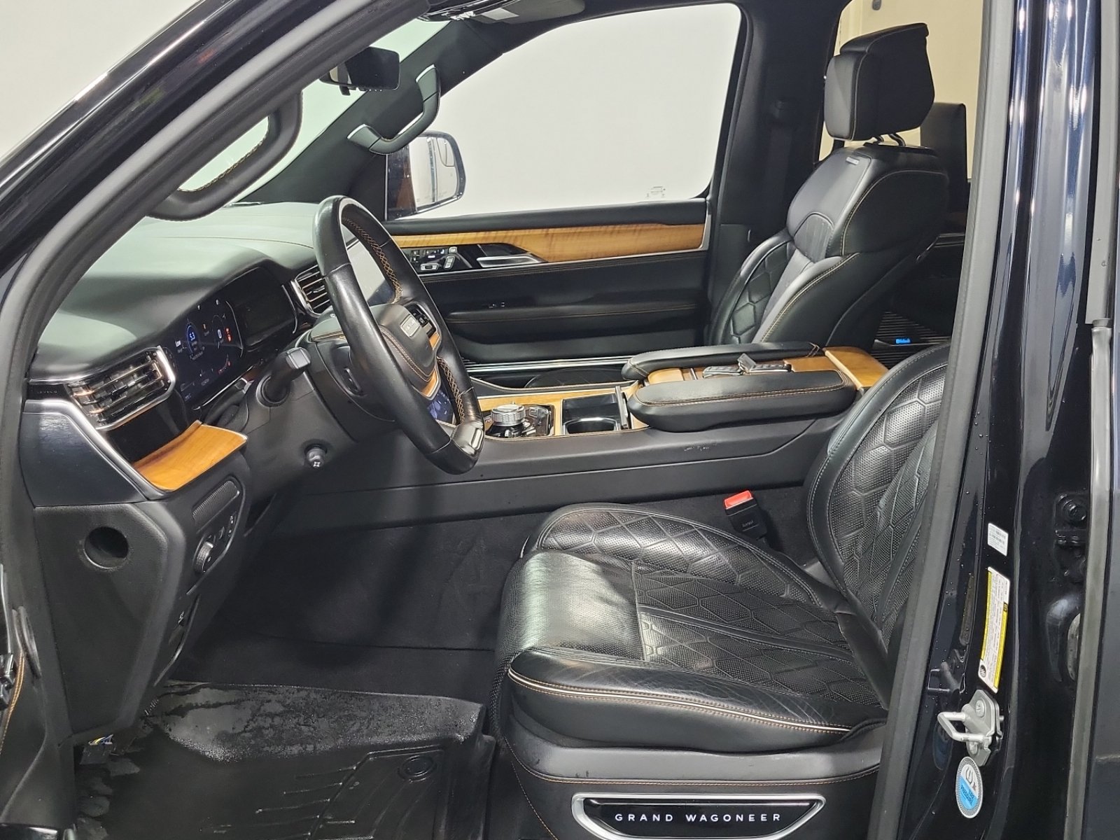 Used 2022 Jeep Grand Wagoneer Series III w/ Rear-Seat Entertainment Group AWD/4WD image 14