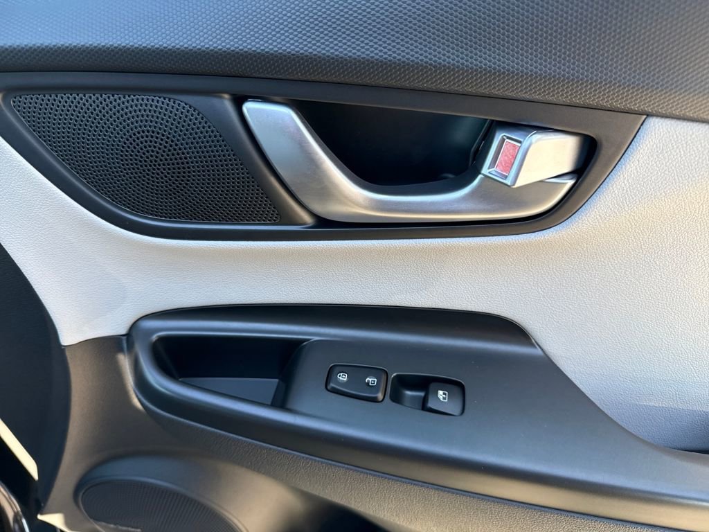 Used 2023 Hyundai Kona Limited w/ Cargo Package image 18