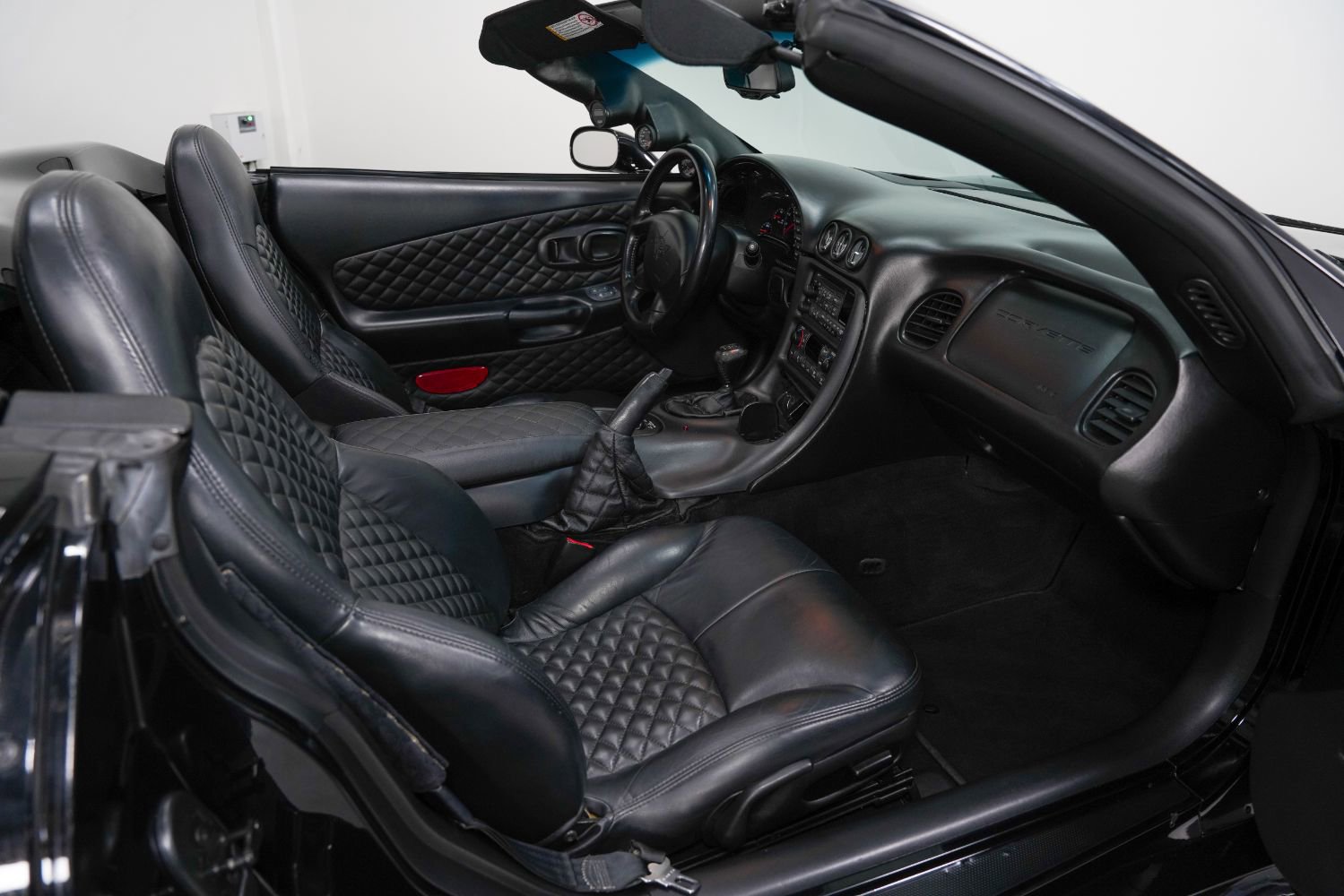 Used 1999 Chevrolet Corvette Convertible w/ Memory Pkg RWD image 2