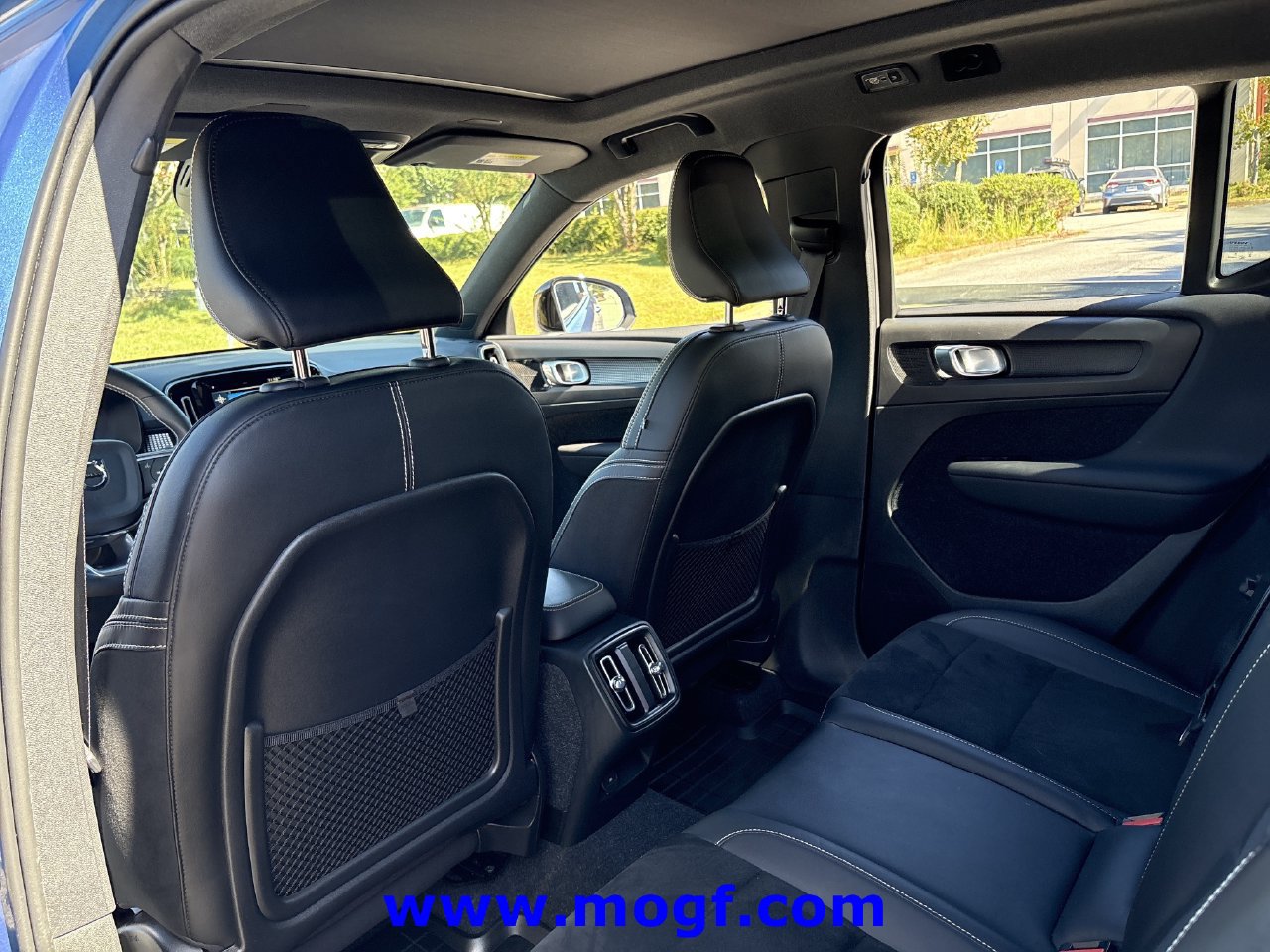 Used 2021 Volvo XC40 T4 R-Design w/ Advanced Package FWD image 14