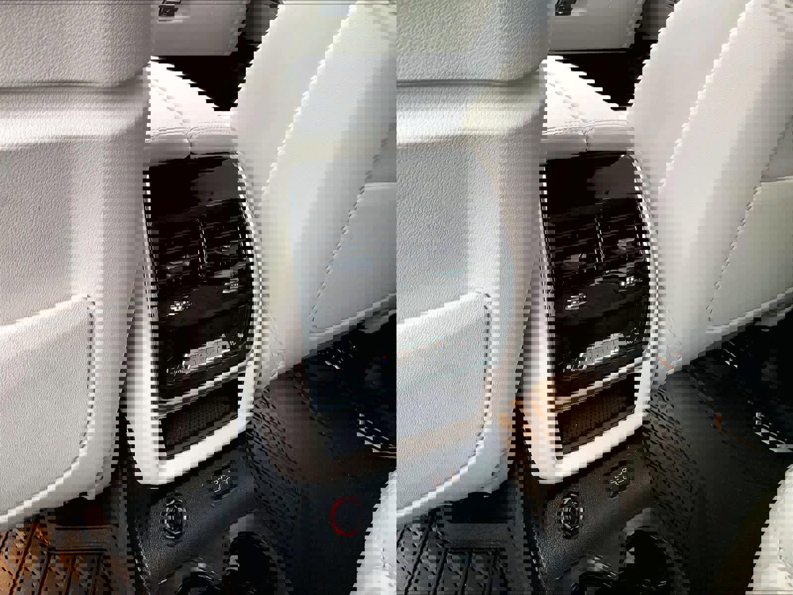 Used 2025 BMW X7 M60i image 35