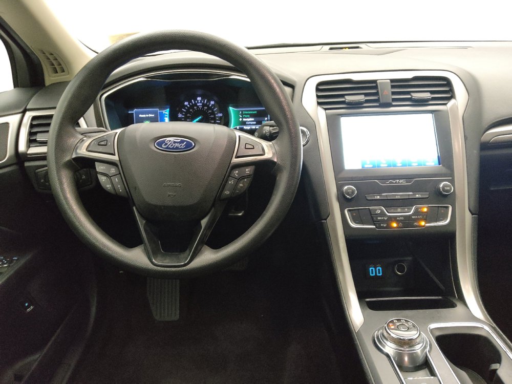 Used 2020 Ford Fusion SE FWD image 22