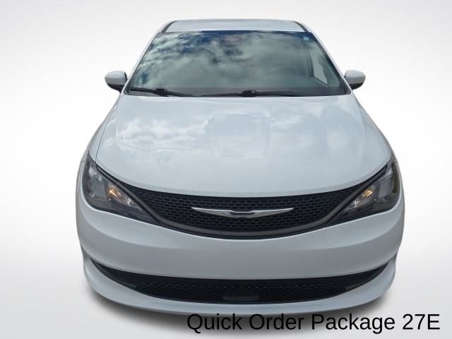 Used 2023 Chrysler Voyager LX image 9