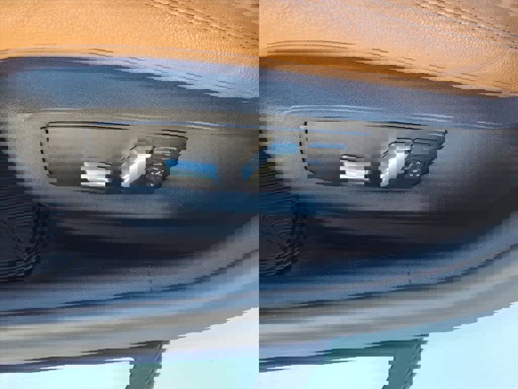 Used 2020 BMW 540i xDrive w/ Executive Package image 16