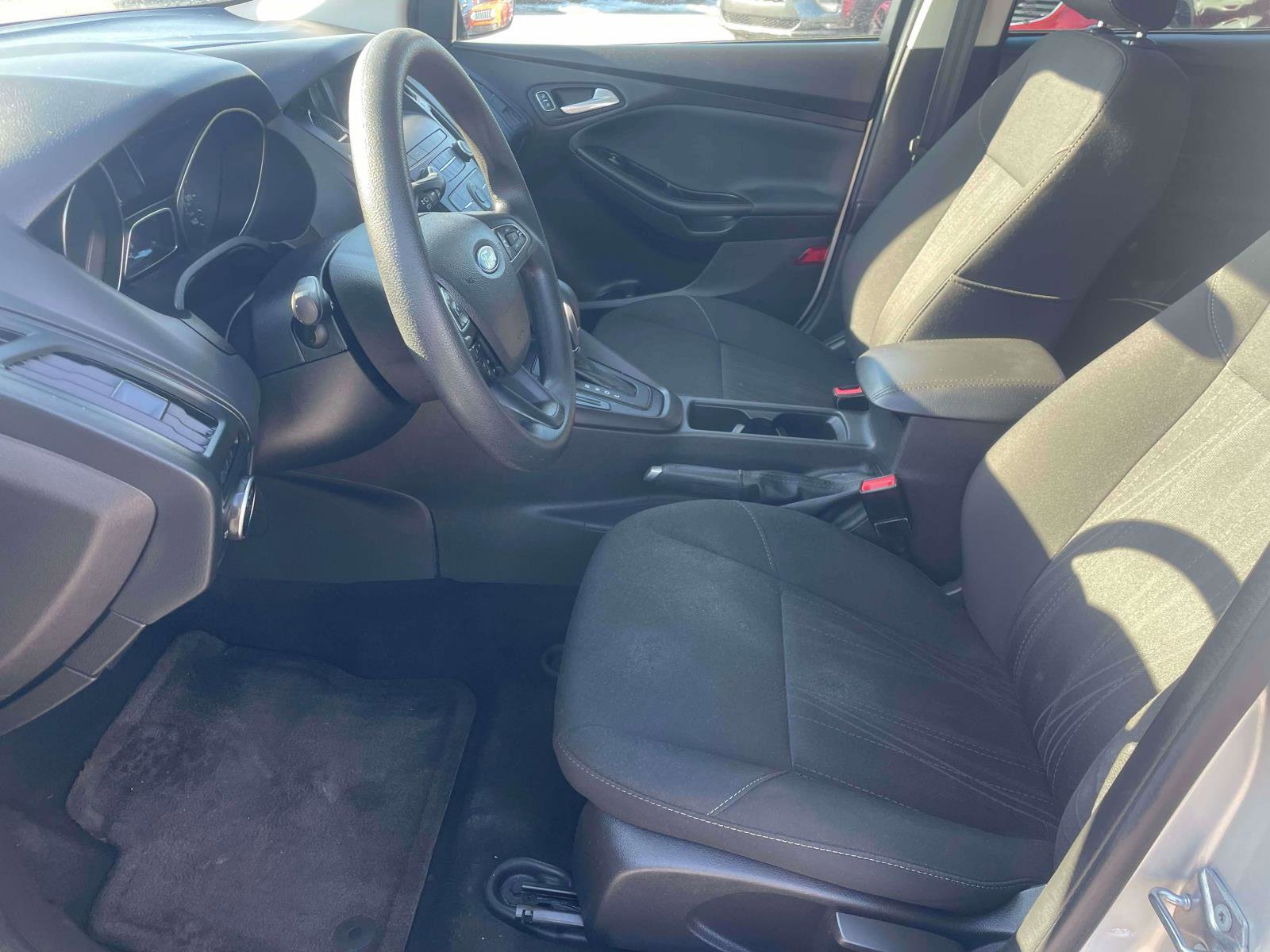 Used 2018 Ford Focus SE image 5