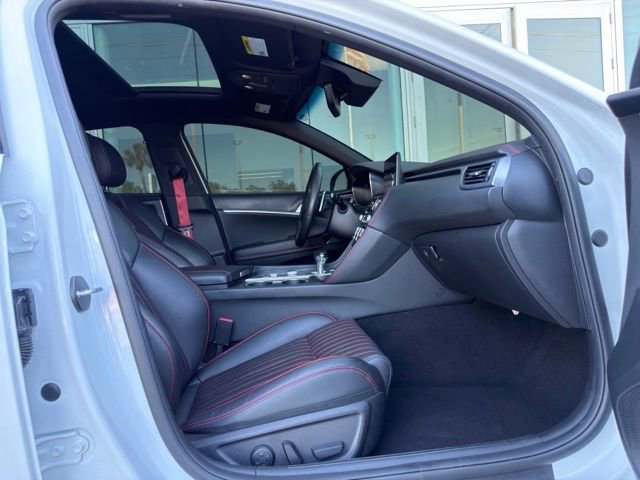 Used 2022 Genesis G70 3.3T w/ Sport Advanced Package image 9