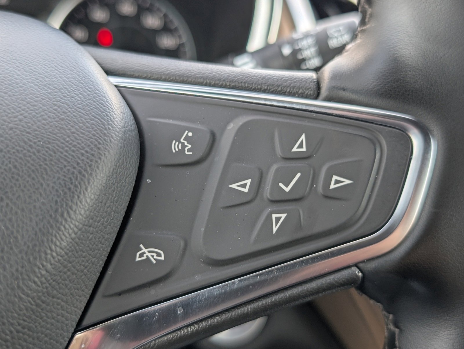 Used 2024 Chevrolet Equinox Premier image 13