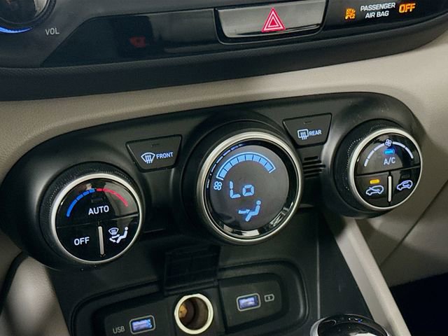 Used 2022 Hyundai Venue SEL FWD image 18
