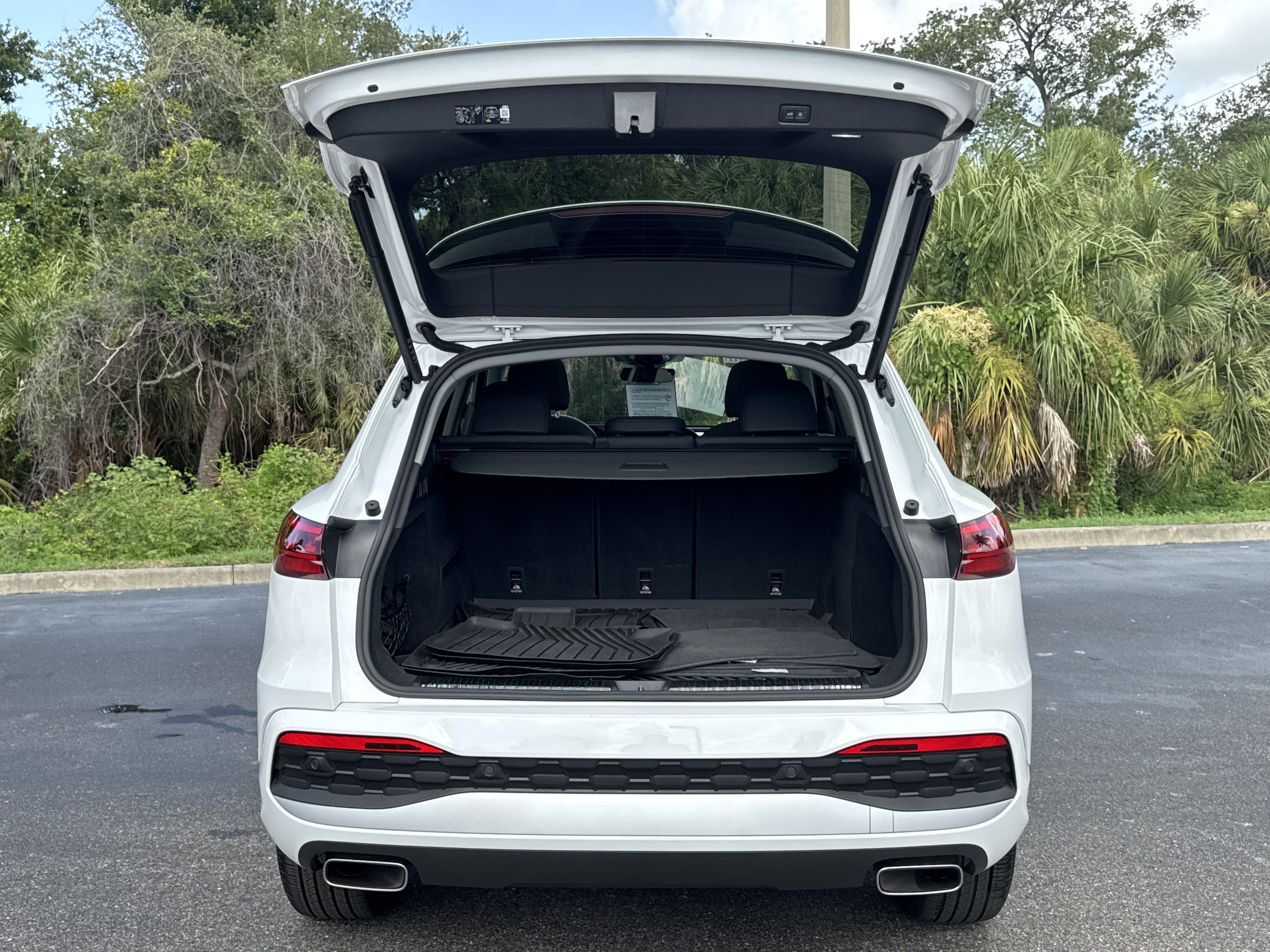 Certified 2025 Audi Q5 Premium w/ Convenience Package AWD/4WD image 9