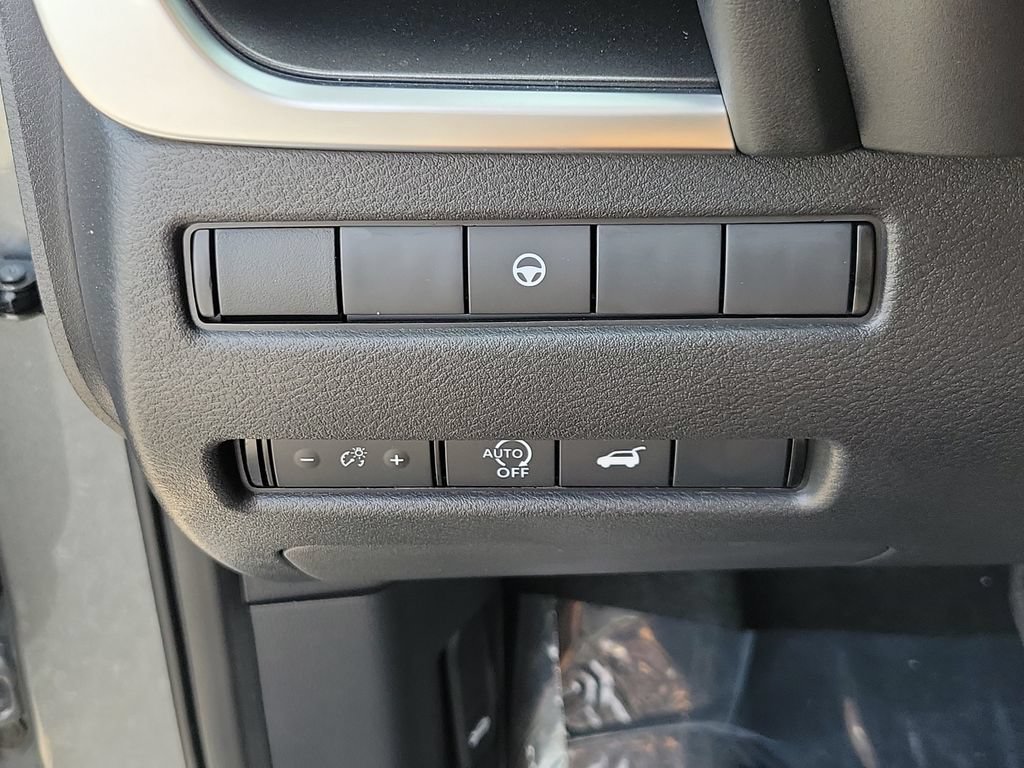 Certified 2026 Nissan Rogue SV FWD image 30