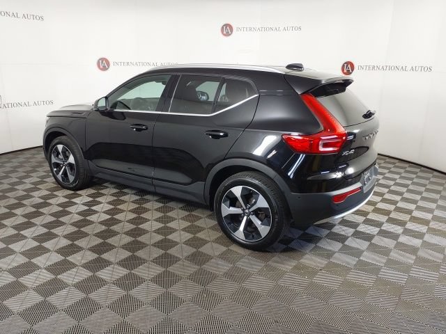 Used 2025 Volvo XC40 B5 Plus AWD/4WD image 7