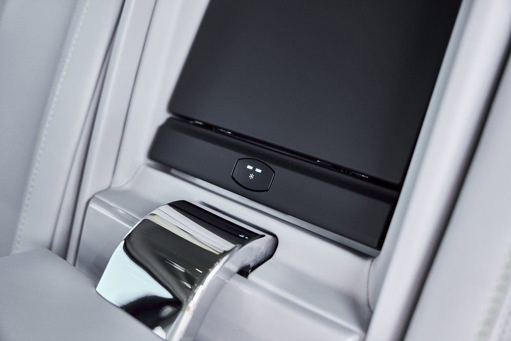 Used 2024 Rolls-Royce Cullinan image 68
