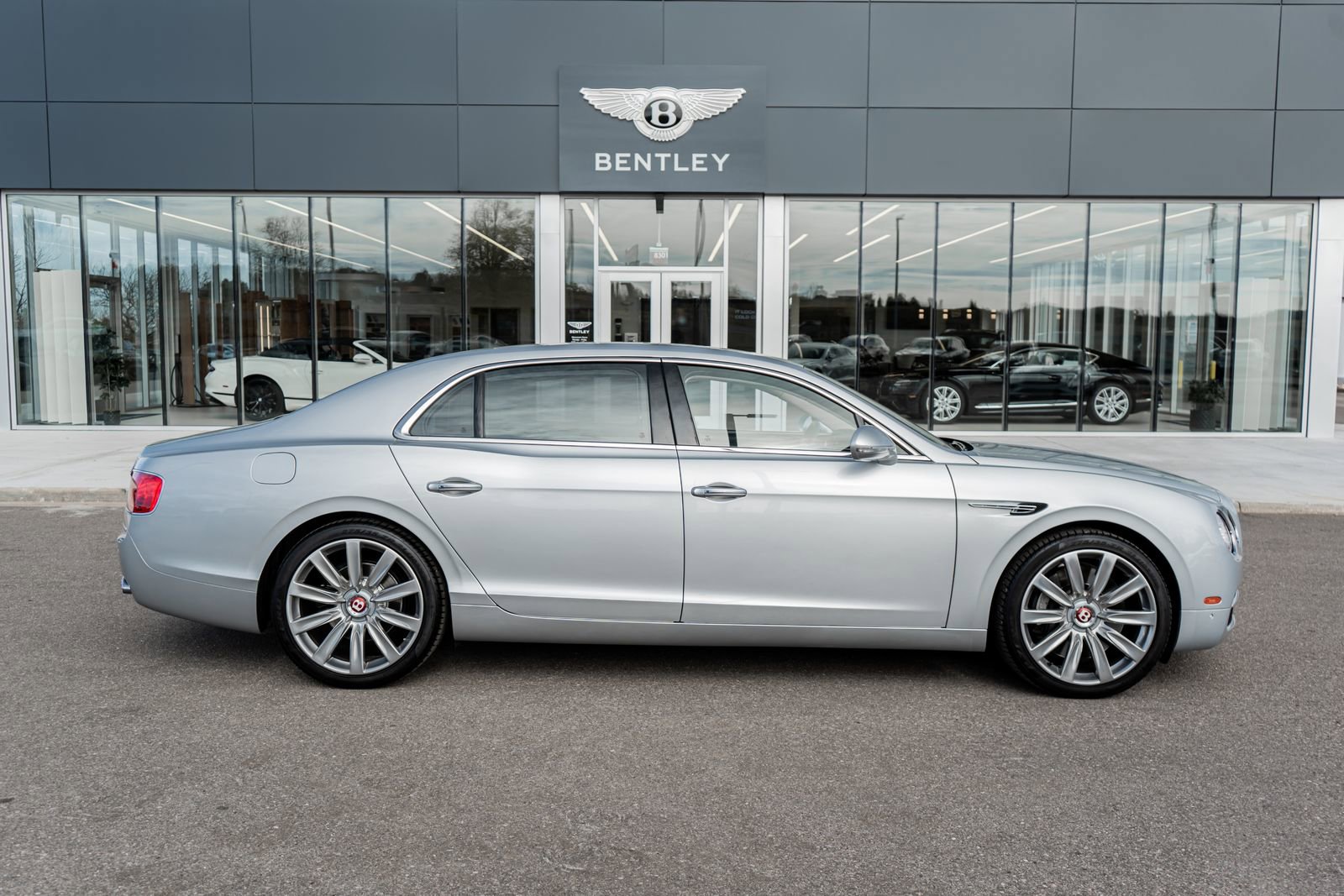 Used 2018 Bentley Flying Spur V8 image 14
