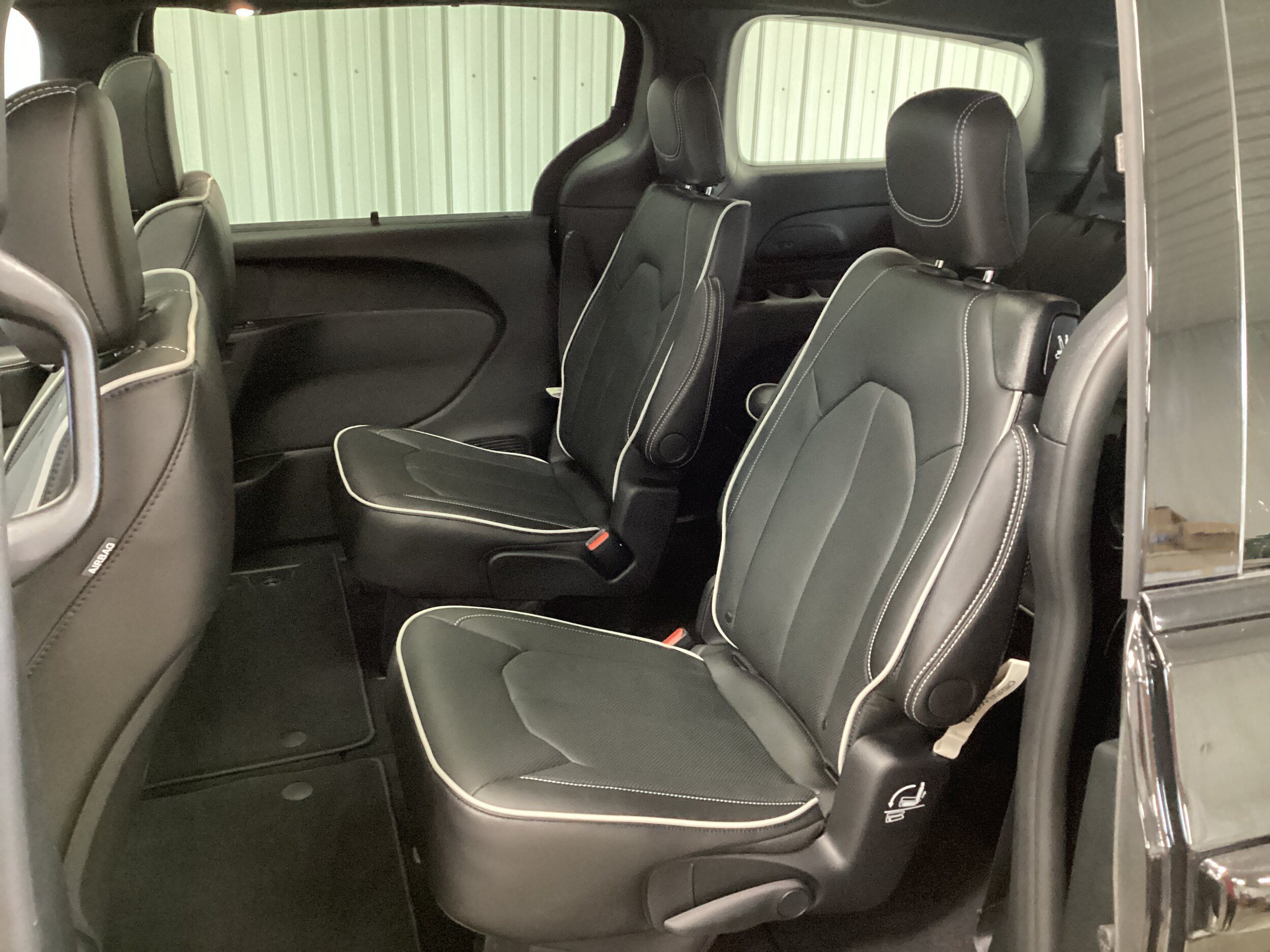 New 2027 Chrysler Pacifica Limited AWD/4WD image 35