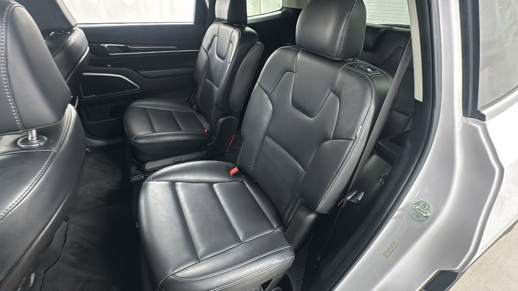 Used 2025 Kia Telluride S image 12