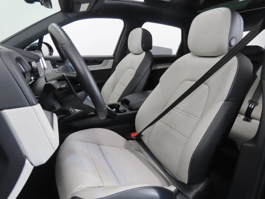 Certified 2026 Porsche Cayenne E-Hybrid AWD/4WD image 5