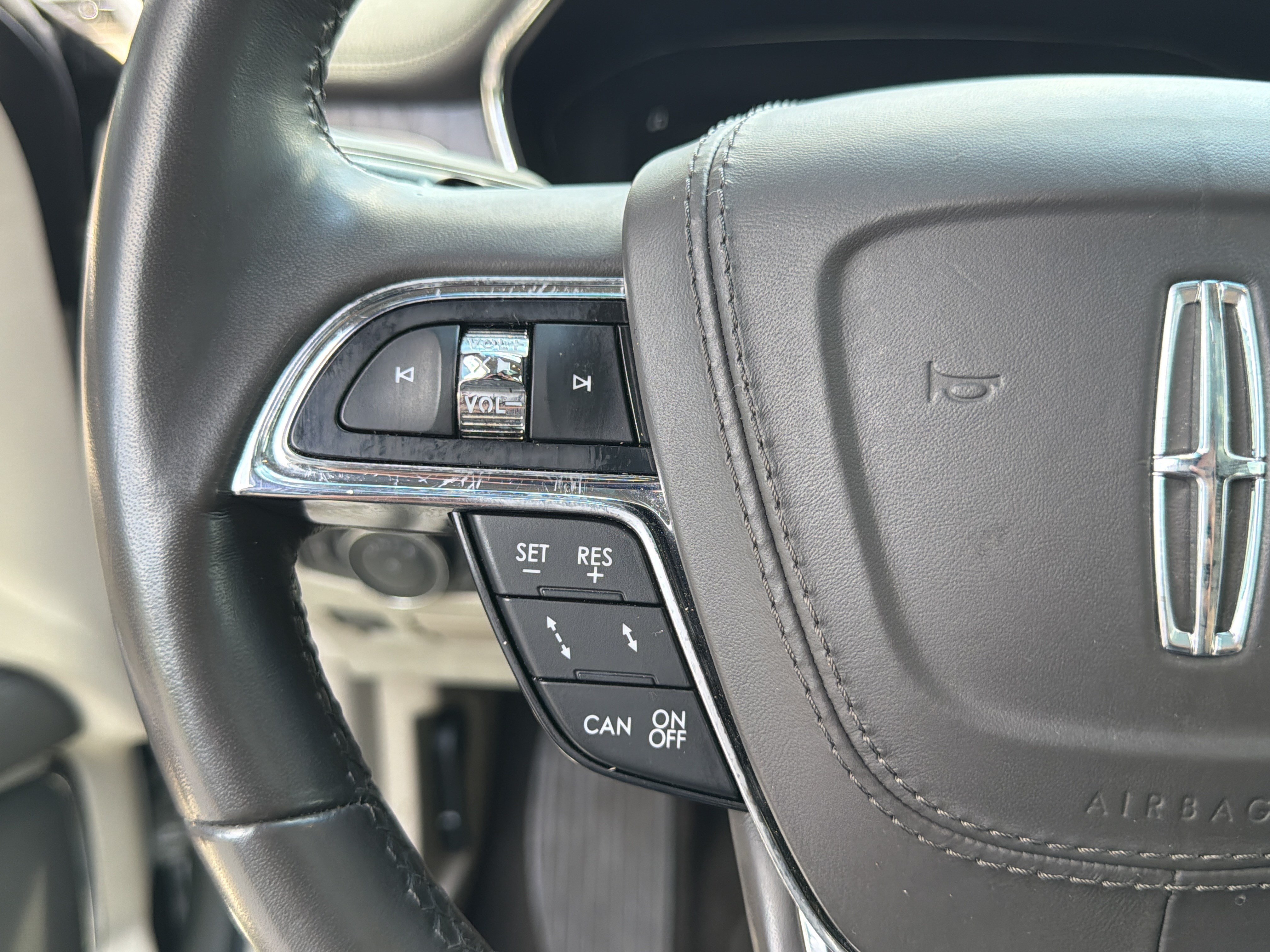 Used 2019 Lincoln Continental Select FWD image 33