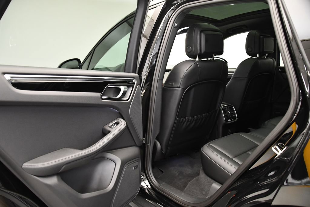 Used 2025 Porsche Macan image 43
