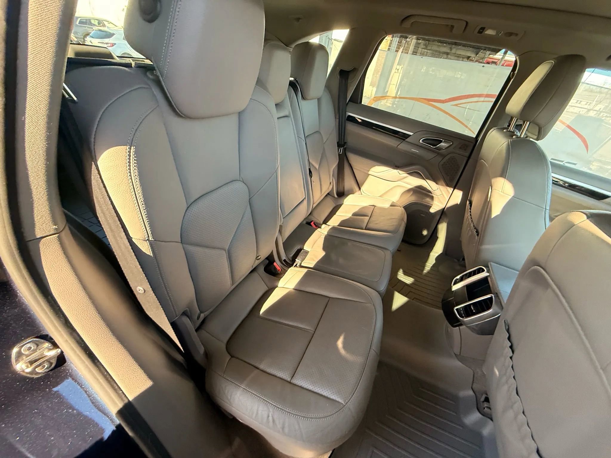Used 2014 Porsche Cayenne Platinum Edition AWD/4WD image 26