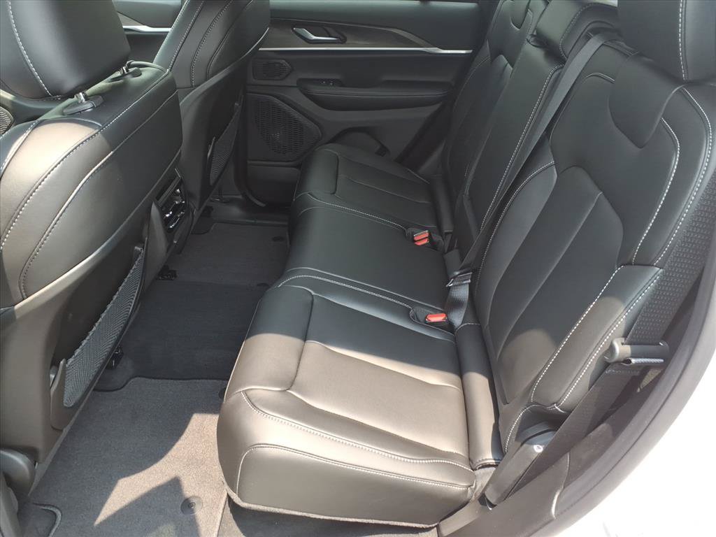 New 2026 Jeep Grand Cherokee Limited AWD/4WD image 13