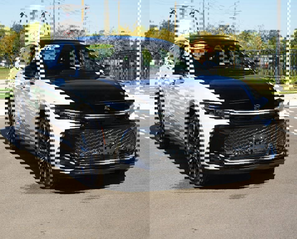 Used 2025 Toyota Crown Platinum image 2