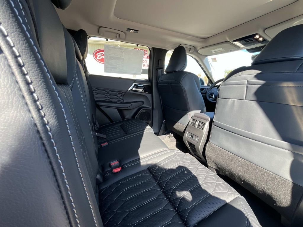 New 2026 Mitsubishi Outlander SEL FWD image 15