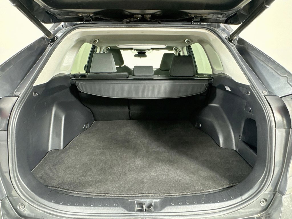 Used 2020 Toyota RAV4 XLE w/ Convenience Package FWD image 31