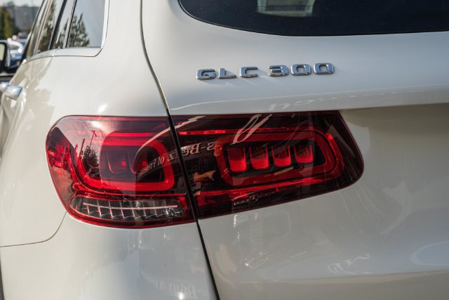 Used 2022 Mercedes-Benz GLC 300 4MATIC image 7