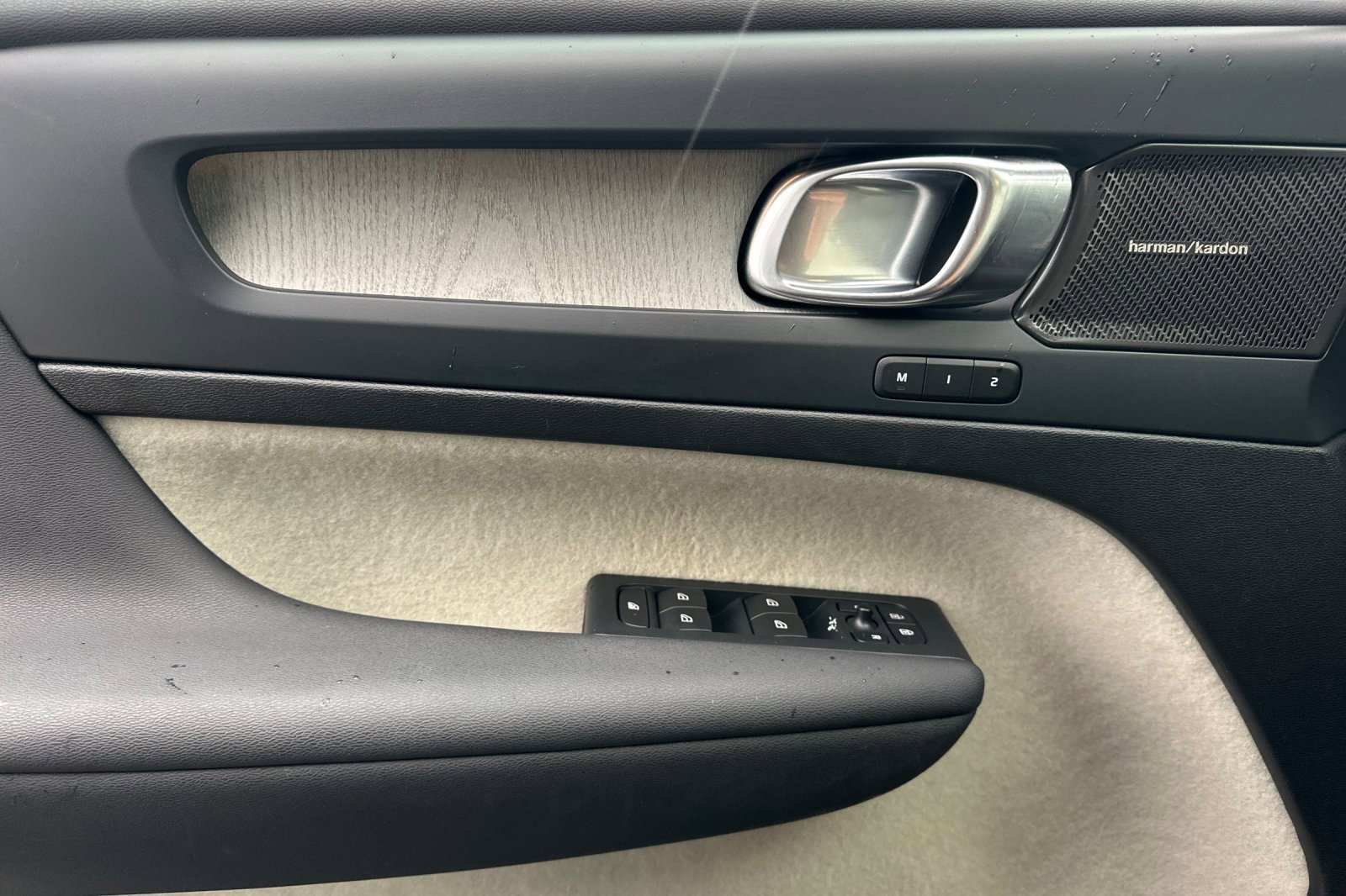 Used 2023 Volvo XC40 B5 Ultimate w/ Protection Package Premier image 14