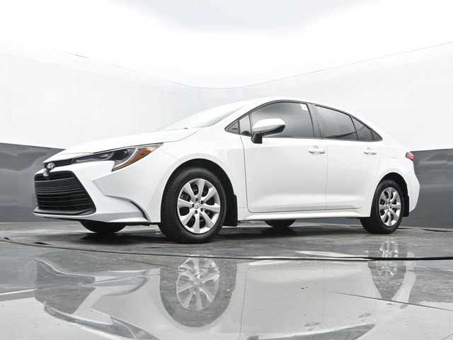 Used 2025 Toyota Corolla LE image 27