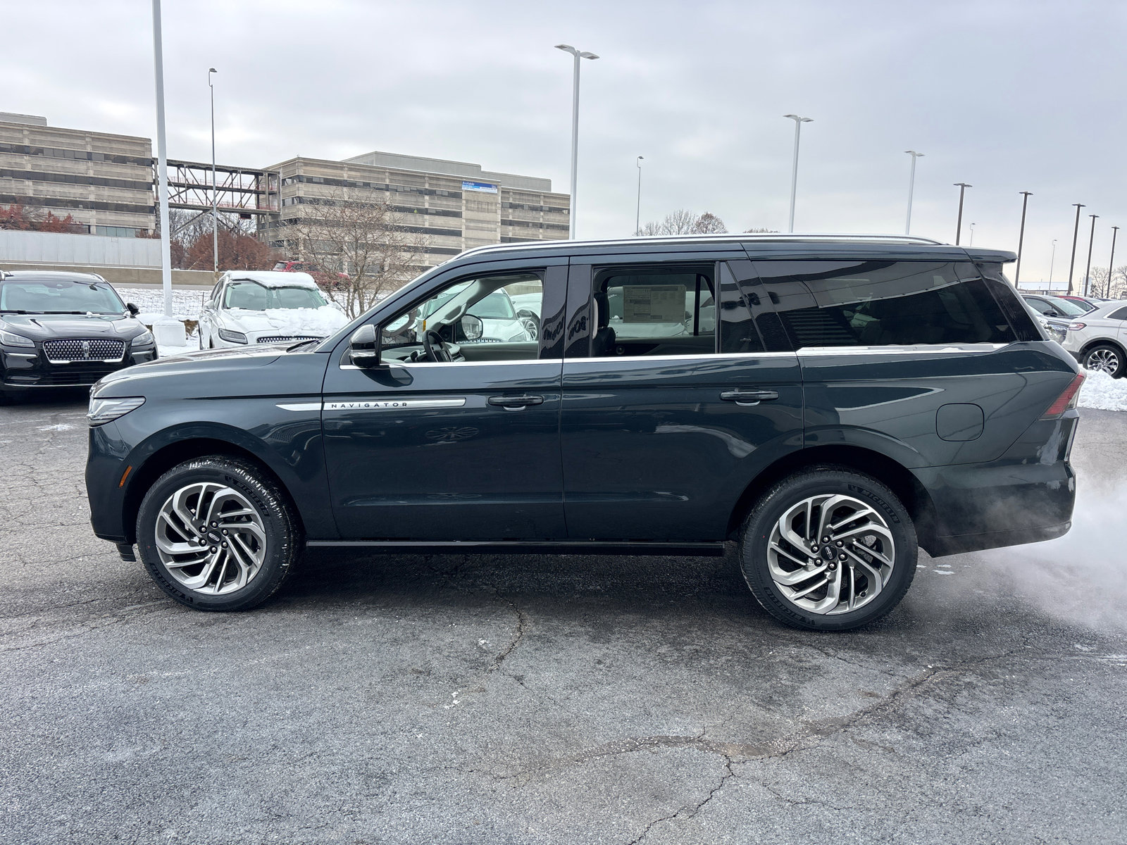 New 2025 Lincoln Navigator Reserve image 4