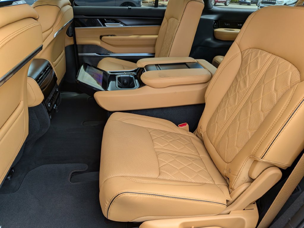 New 2026 Jeep Grand Wagoneer Summit AWD/4WD image 26