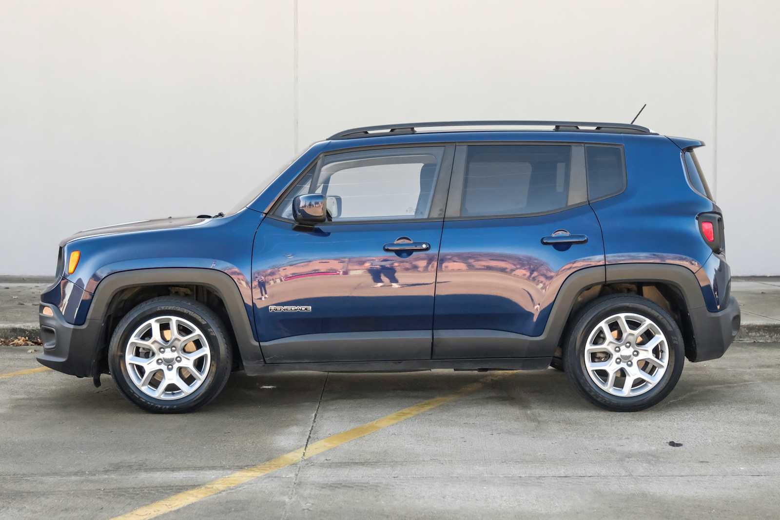 Used 2017 Jeep Renegade Latitude w/ Cold Weather Group image 9