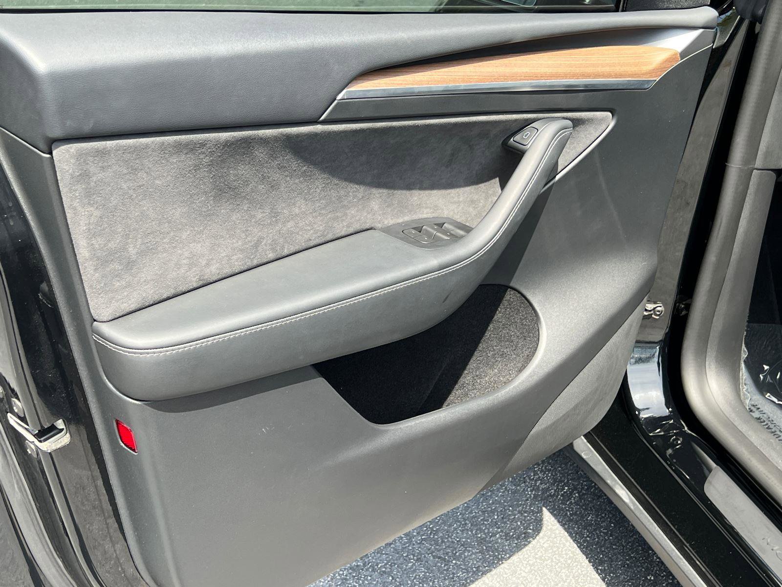 Used 2023 Tesla Model Y Performance image 11