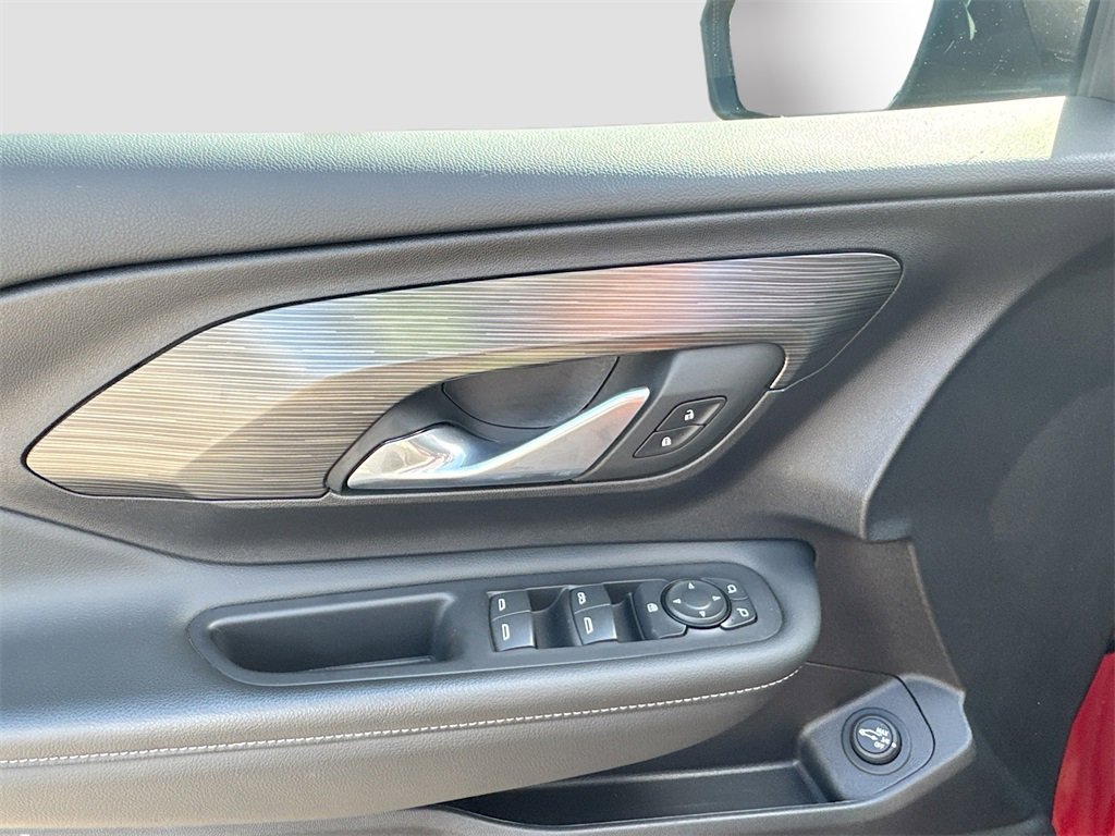 Used 2024 GMC Terrain SLE w/ Driver Convenience Package image 9