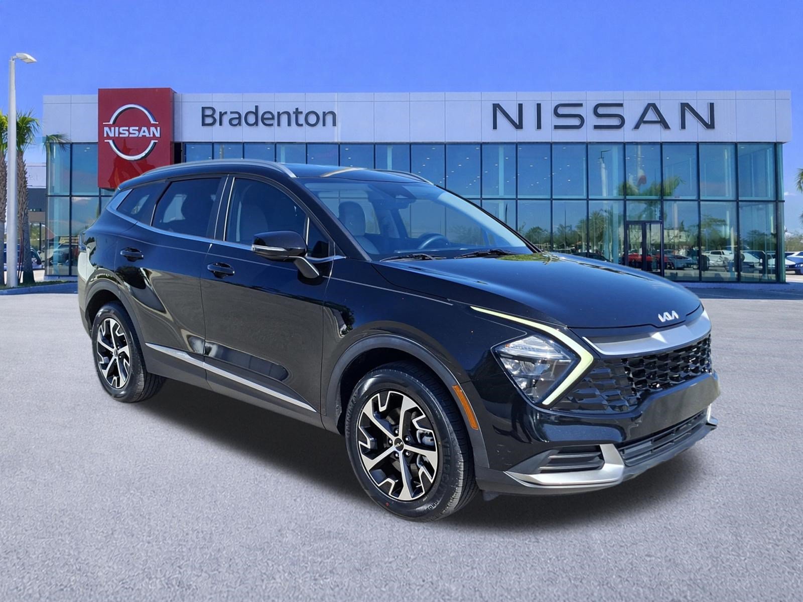 Used 2023 Kia Sportage EX AWD/4WD image 3