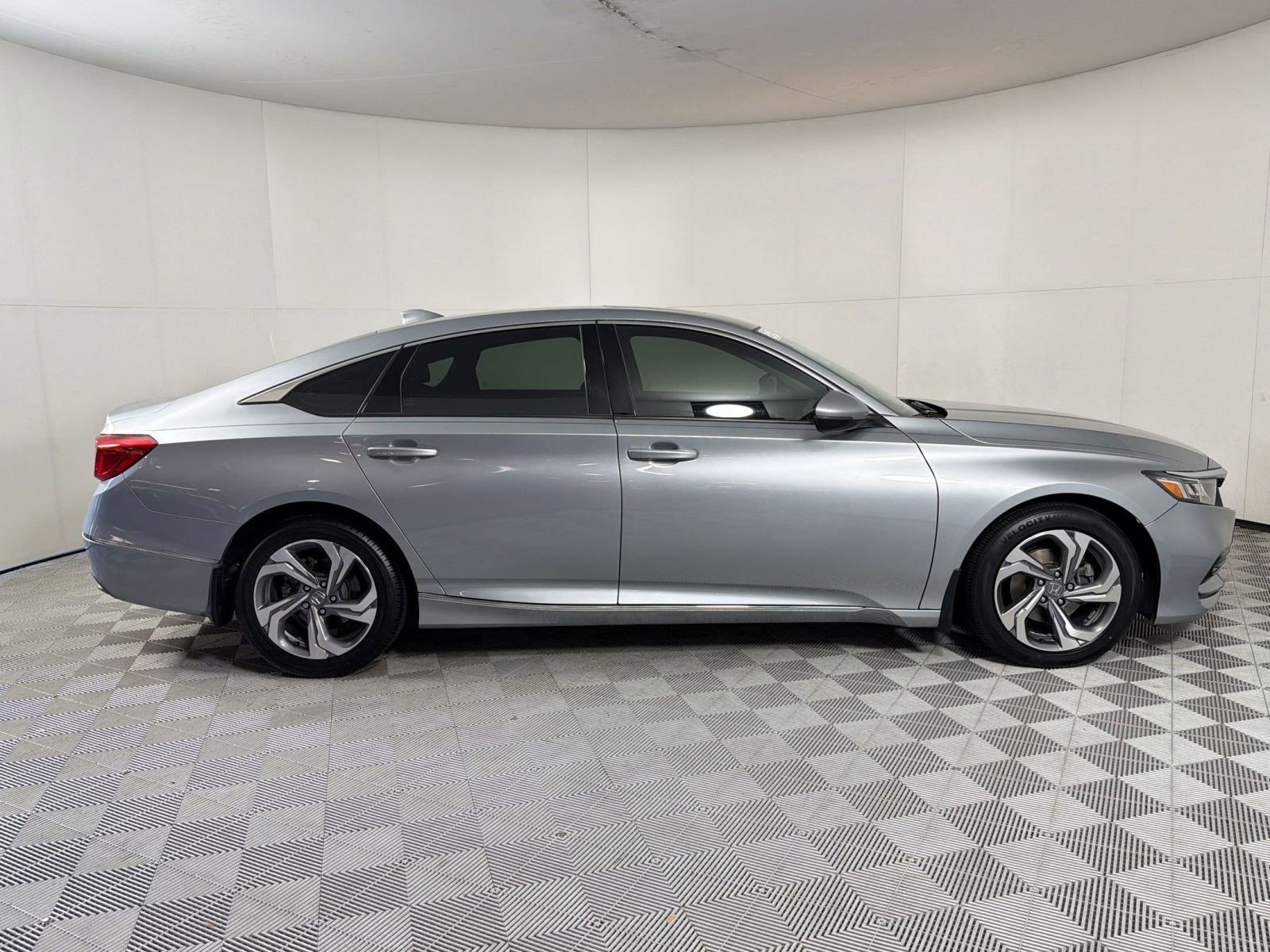 Certified 2018 Honda Accord EX-L image 8